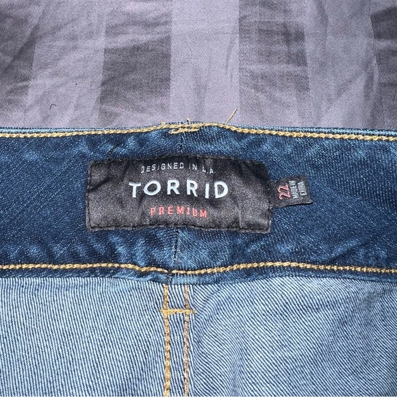 Torrid High Rise Crop Bombshell - Picture 2 of 4